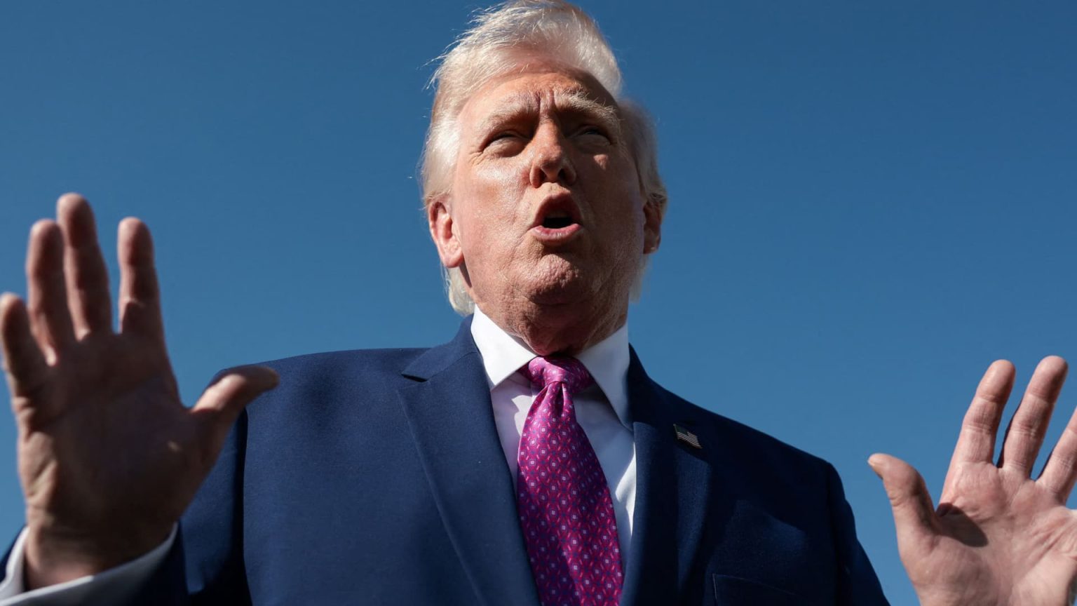 Trump threatens to fire Powell if the Fed chair doesn't leave office on his own