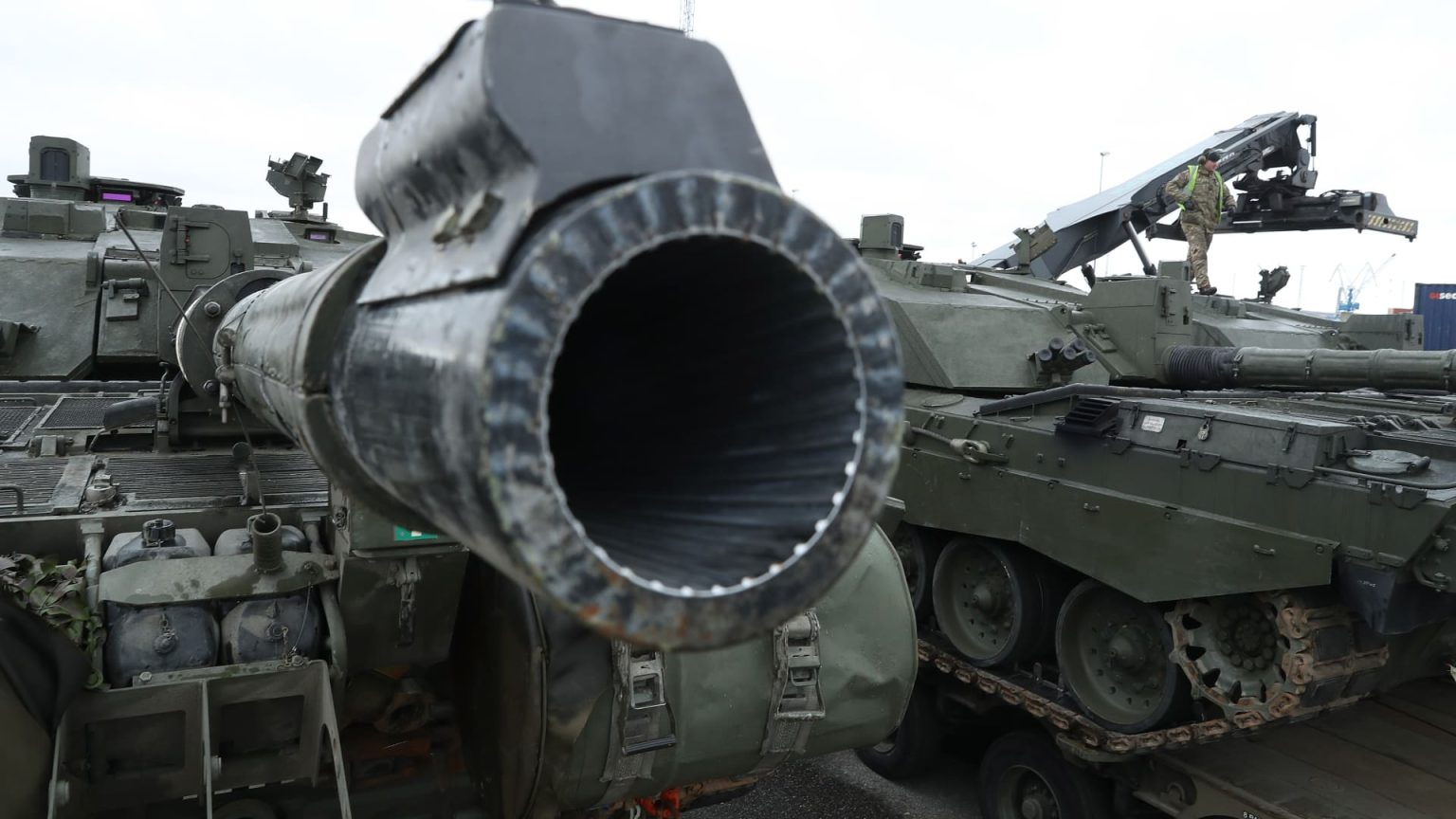 UK defense spending haunts Starmer's government