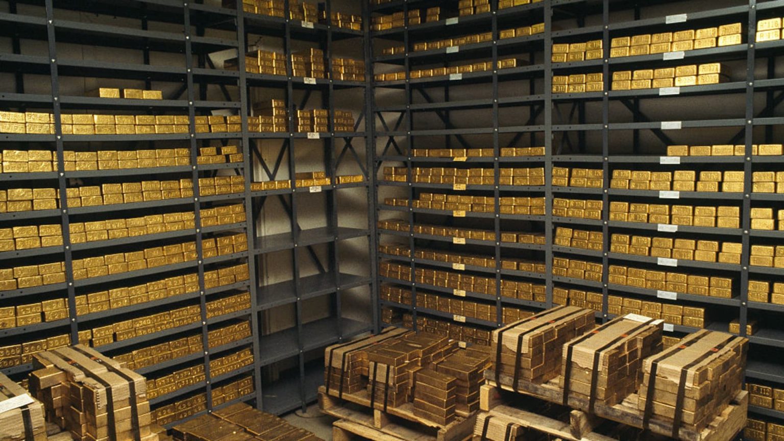 Central banks keep more gold at home as risks rise