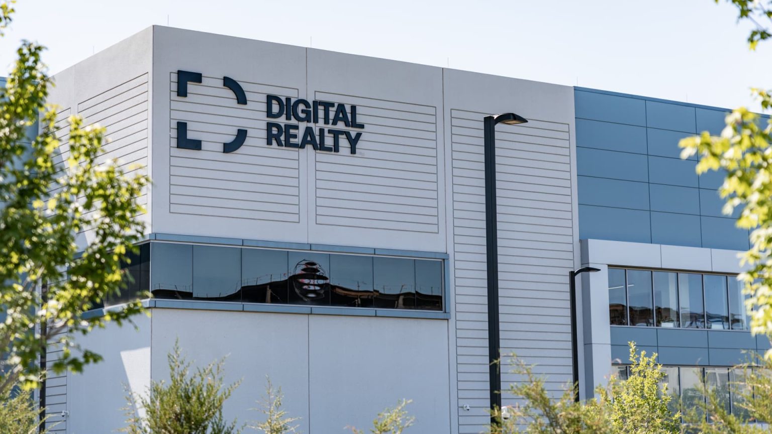 Digital Realty stock falls; $3.5 billion stake in Blackstone data centers