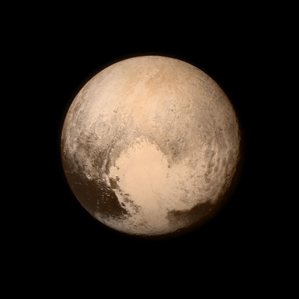 Mysterious Compound Detected on Pluto and Titan Plutón visto desde la nave espacial New Horizons.
